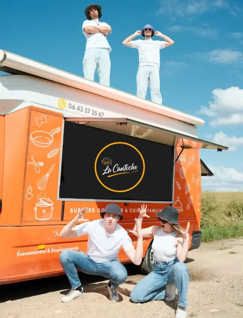 Le food truck La Cantoche, présent le mercredi et le vendredi devant le bar